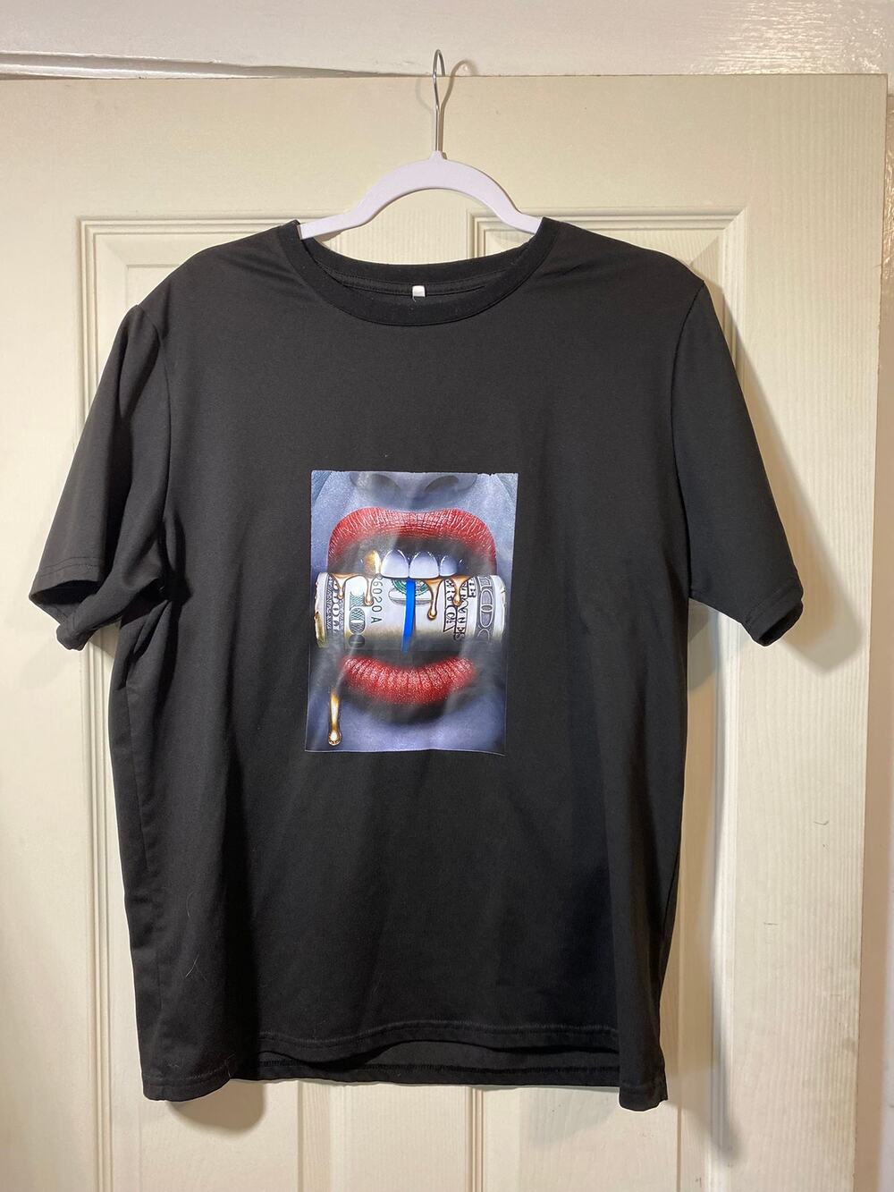 Women's Black T shirt Gold Teeth, Lips, Money Size Medium